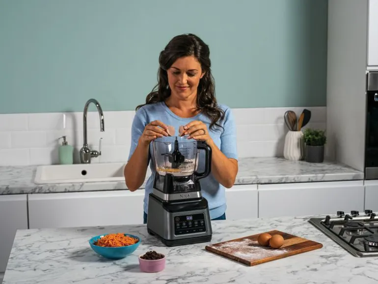 Ninja 3-in-1-Küchenmaschine & Mixer mit Auto-iQ Schwarz