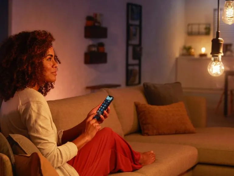 Philips Hue Leuchtmittel White E27 Einzelpack Edison Filament 580 lm