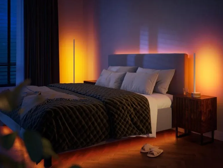 Philips Hue Tischleuchte Gradient Signe, 11.8 W, Oak