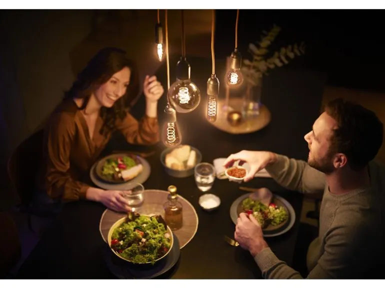 Philips LED Classic E27 Dekolampe, Warmweiss, 25W Ersatz