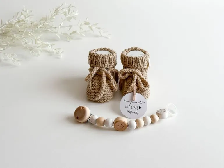 Welcomebabybox Baby-Geschenkset Miko Body & Rasselbär