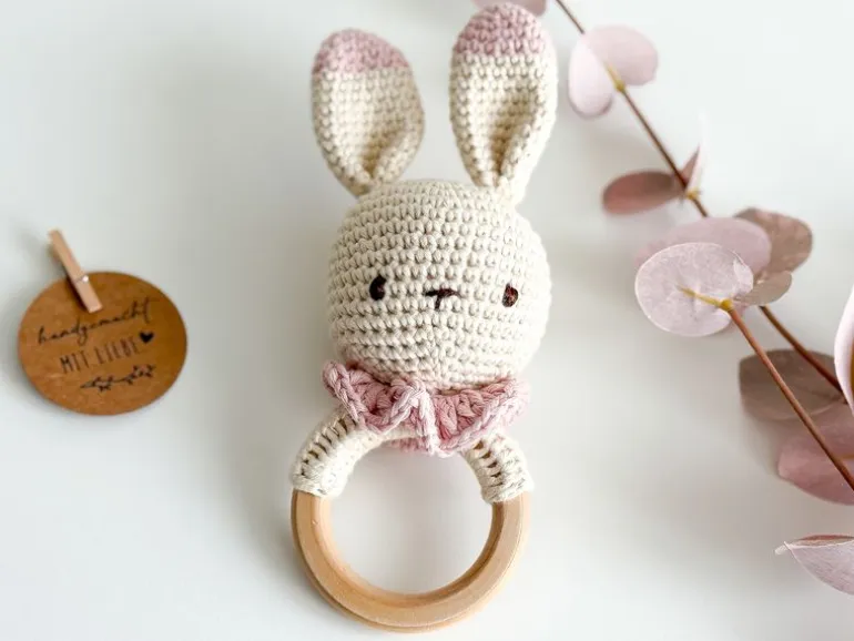 Welcomebabybox Geschenkset Meli – Decke & Rasselhase