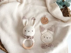 Welcomebabybox Geschenkset Nio – Decke & Rasselhase