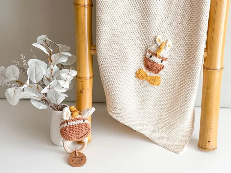 Welcomebabybox Geschenkset Nao – Decke & Rasselzebra